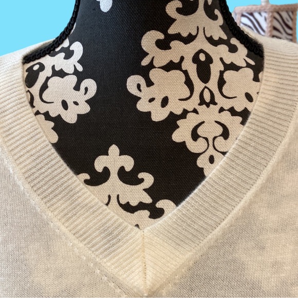 DG2 by Diane Gilman Asymmetrical Top Pullover Sweater Ivory S NWT - Picture 3 of 9